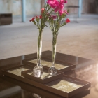 COnjunto de tres bandejas sobre mesa de centro de cristal con Florero en cristal Bandeja portaobjetos Gold Leaf