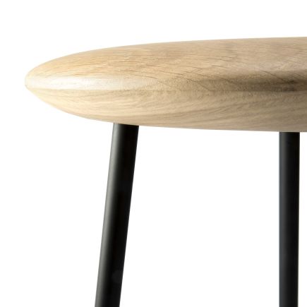 Detalle asiento Taburete en Roble Baretto