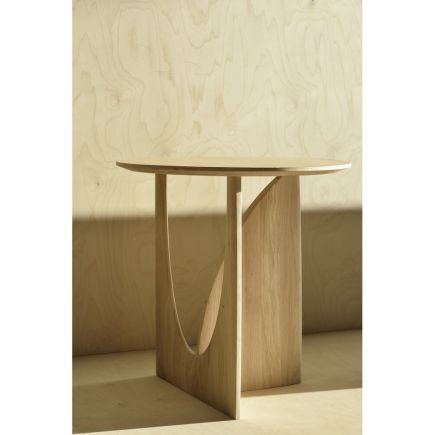 Foto en Ambiente Mesa Auxiliar Geometric madera de roble