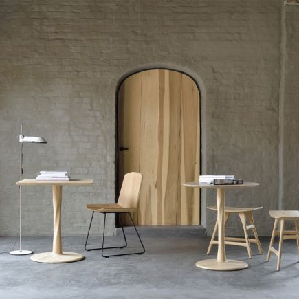 Estancia con Mesa Comedor Cuadrada Torsion natural