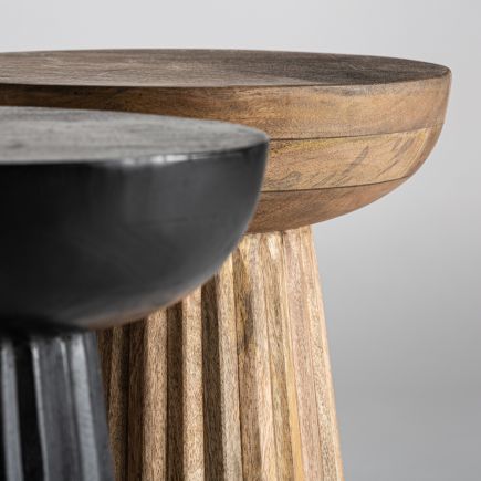 Mesa Auxiliar de Madera Clement detalle tablero de lo dos colores