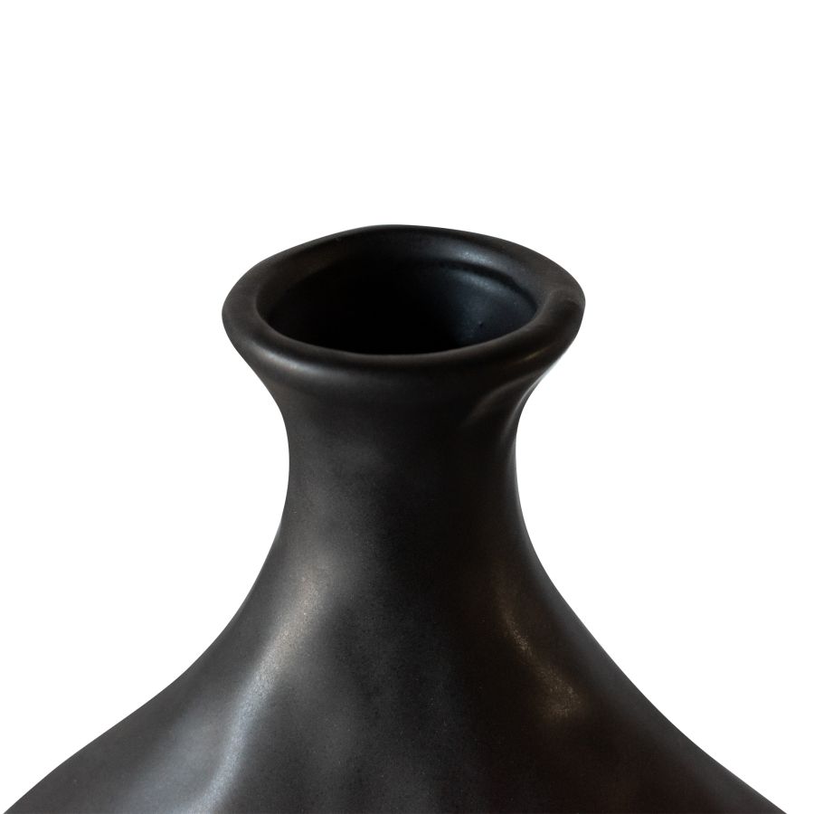 Black Ceramic Vase 'Ion Bajo' (Low Ion)