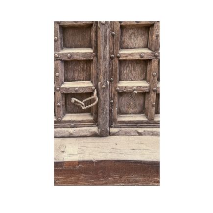 Imagen de Detalle Parte Inferior Marco Puerta Antigua Nogal Jaipur