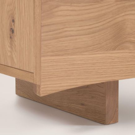 Imagen de Detalle de las patas Mueble TV Chapa Roble ‘Rasha’