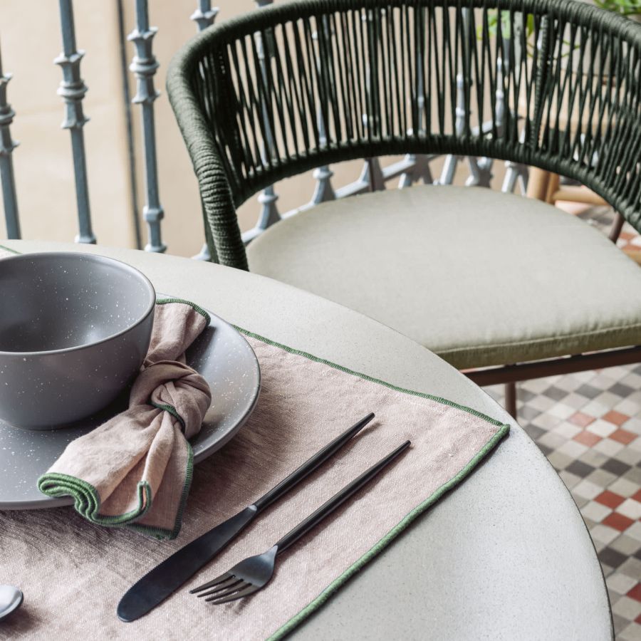 Outdoor Round Table 'Itai'
