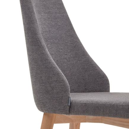 Imagen de Detalle Lateral Silla Tapizada Chenilla ‘Rosie’ Gris oscuro
