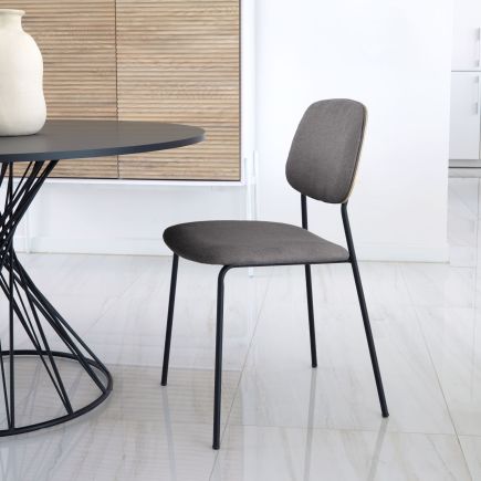 Foto en Ambiente Silla de Comedor Tapizado ‘Benilda’ Gris
