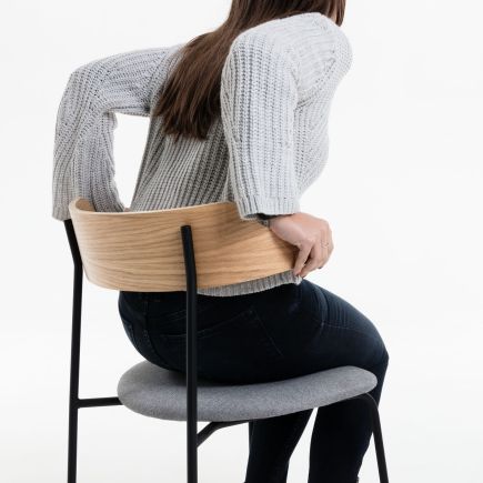Foto en Ambiente Silla de Comedor Apilable ‘Olympia’ Por Detrás