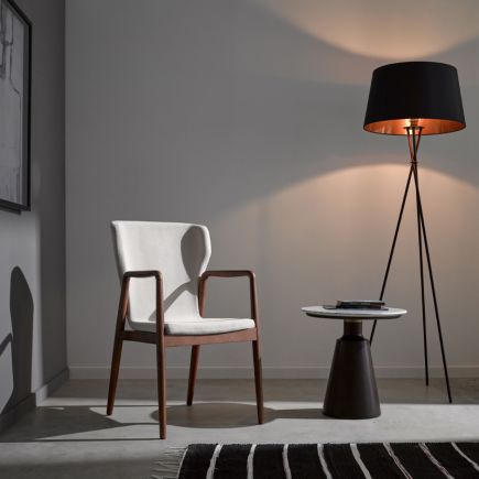 Lámpara de pie, mesa auxiliar y Silla con Reposabrazos Bassan