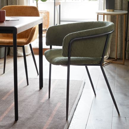 Foto en Ambiente Silla de Comedor Pana ‘Runnie’ Verde
