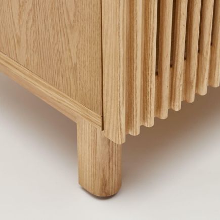 Imagen de Detalle Pata Mesita de noche ‘Beyla’