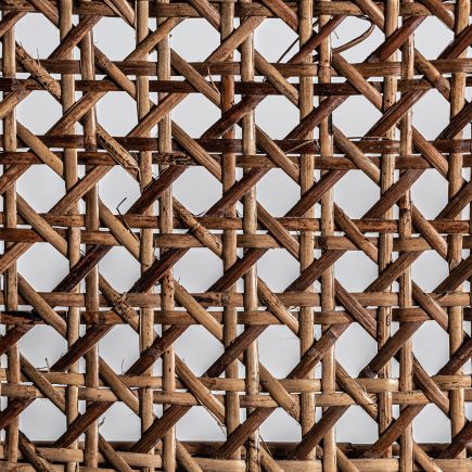 Imagen de Detalle Respaldo Sillón Madera y Ratán Marais