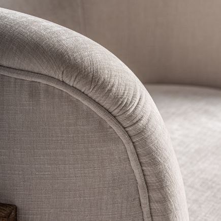 Imagen de Detalle Reposabrazos Sillón de Madera Tapizado Moreno