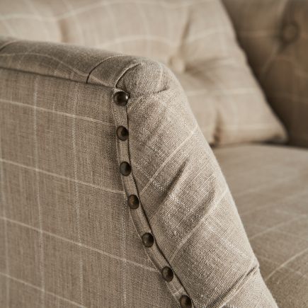 Imagen de Detalle Reposabrazos Sillón Tapizado Guiraud