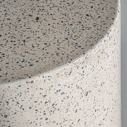 Imagen de Detalle Mesa Auxiliar Terrazo Mathis