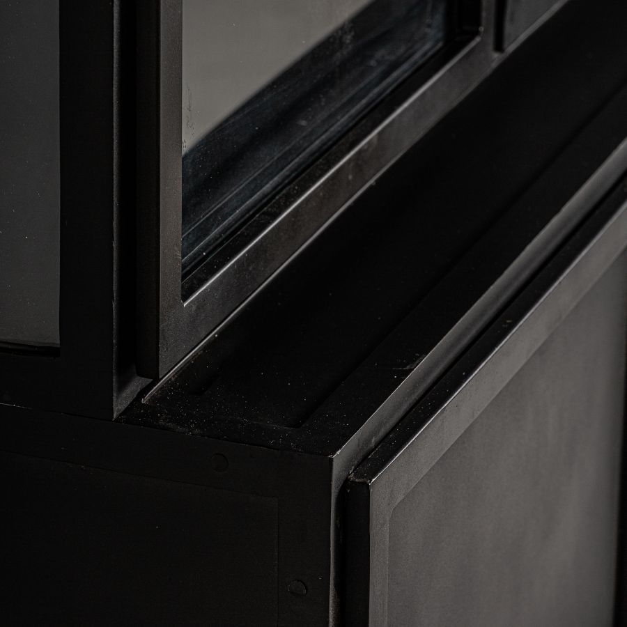 Leray' Iron Display Case