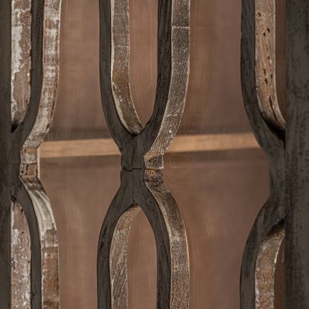 Detalle Vitrina de Madera Dore