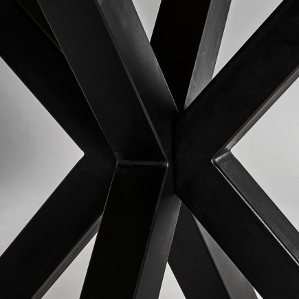 Imagen de Detalle Patas Mesa de Comedor Madera y Hierro Kieffer