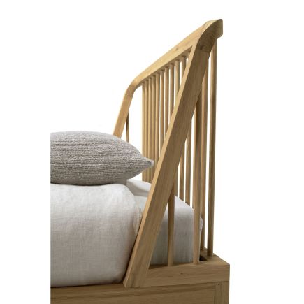 Detalle Cama Individual Roble Spindle