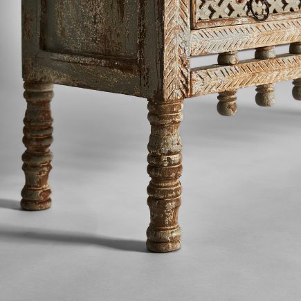 Imagen de Detalle Patas Aparador en Madera Bonin