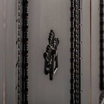 Imagen de Detalle Puerta Aparador de Madera Negro Lecuyer