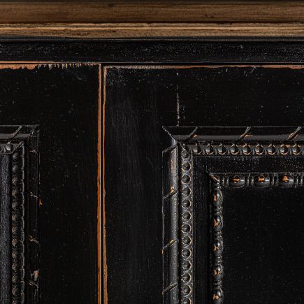 Detalle Aparador de Madera Negro Lecuyer