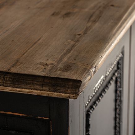 Imagen de Detalle Sobre Aparador de Madera Negro Lecuyer