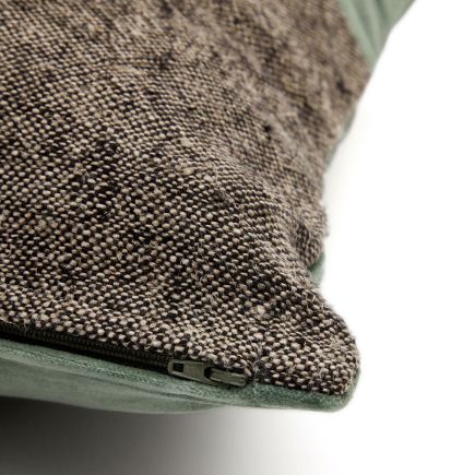 Detalle de Tela Funda Cojín 45x45 cm ‘Mikayla’ Verde Oscuro
