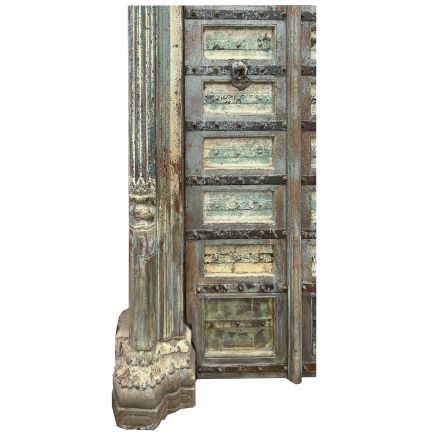 Imagen de Detalle Pie de Piedra Puerta Antigua Teca Ajay