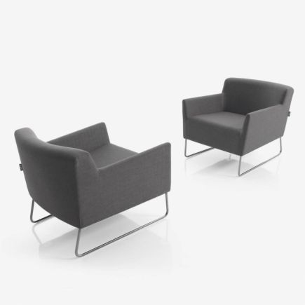 Dos piezas del Sillón con Base de Acero Bersano