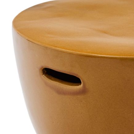 Imagen de Detalle Mesa Auxiliar Exterior Mostaza ‘Mesquida’