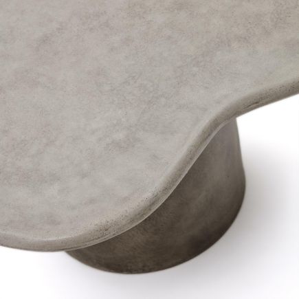 Imagen de Detalle Sobre Mesa de Centro Exterior Cemento ‘Macarella’ Gris