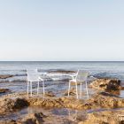 Foto en Ambiente Playa Silla Exterior con Reposabrazos ‘Ibiza’ Blanco
