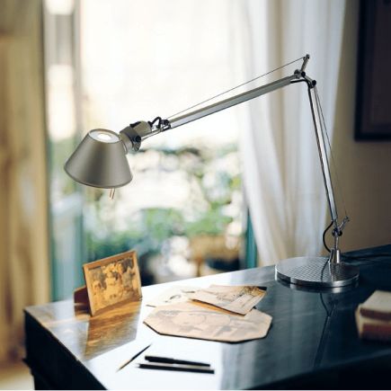 Foto en Ambiente Salón Lámpara de Mesa ‘Tolomeo Mini LED’