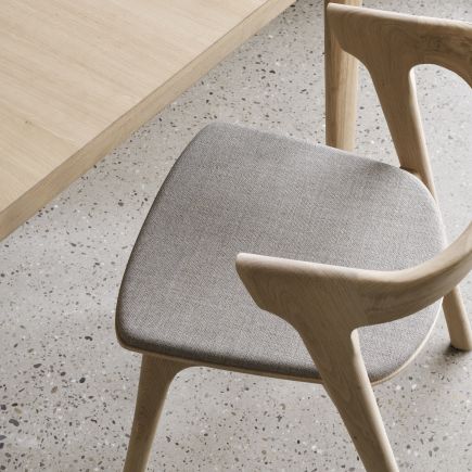 51486_Bok_dining_chair_oak_warm_grey_51487_Bok_extendable_dining_table_oak_51496_Bok_dining_table_det_HQ