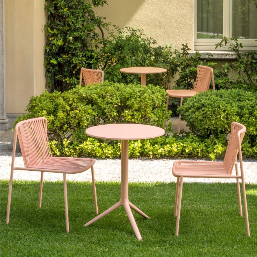 Elliot' Round Outdoor Table with 3 Legs