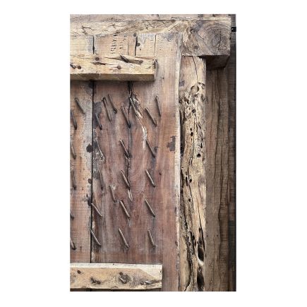 Detalle Trasero Puerta Antigua Tallada de Nogal ‘Karnali’