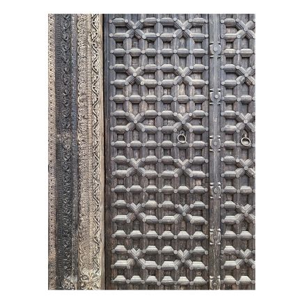Detalle Lateral Puerta Antigua Tallada de Nogal ‘Karnali’