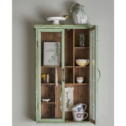 Foto en Ambiente Vitrina de Madera de Abeto Verde ‘Bob’