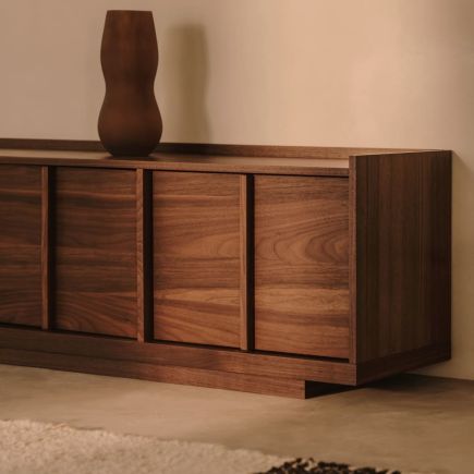 Foto en Ambiente Cerca Mueble TV Chapa de Nogal ‘Onix’