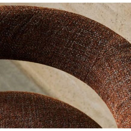 Imagen de Detalle Cerca Silla Chenilla y Nogal 3 Patas ‘Granite’ Marrón