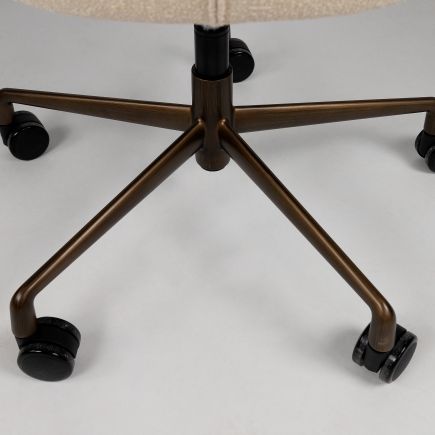 Imagen de Detalle Patas con ruedas Silla de Escritorio ‘Weasley’