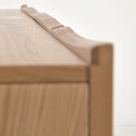Imagen de Detalle Lateral Aparador 4 Puertas Chapa de Roble ‘Rasha’