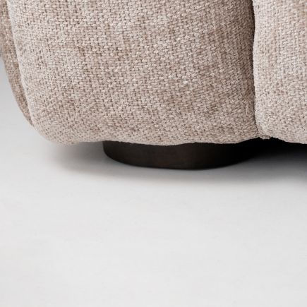 Imagen de Detalle Pata Sofá Tapizado Beige ‘Harrison’