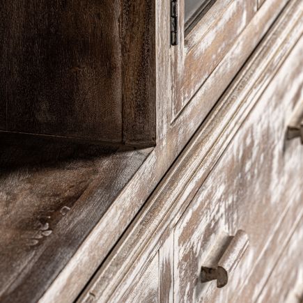 Imagen de Detalle Vitrina de Madera ‘Coudray’ Cerca