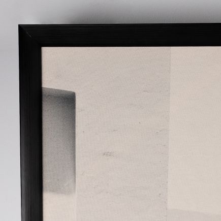 Imagen de Detalle Esquina Cuadro Blanco y Negro ‘James’