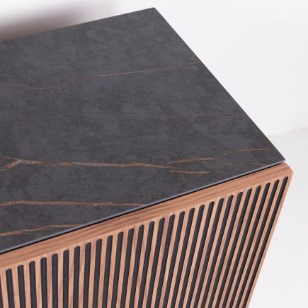 Imagen de Detalle Mueble TV Porcelánico y Nogal ‘Riddle’ Sobre
