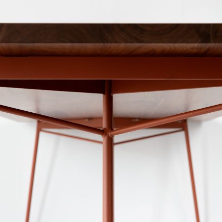 Imagen de Detalle Mesa de Comedor ‘Gravier’ Desde Abajo