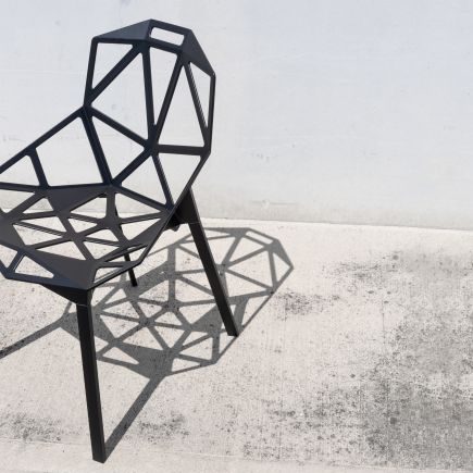 Foto en Ambiente Silla de Exterior Apilable ‘Chair_One’ Negro Cerca