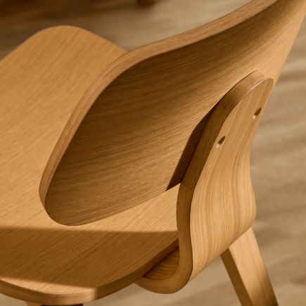 Foto en Ambiente Silla de Comedor de Madera ‘Gena’ Roble Detalle
